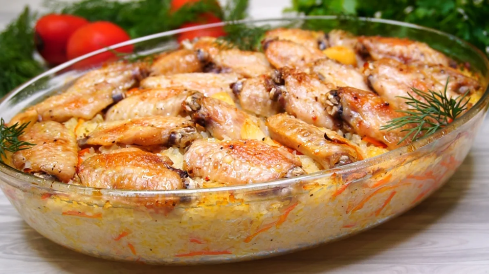 Блюда в духовке. Блюда из курицы. Блюда с куриными крылышками. Куриные крылышки запеченные с рисом. Что запечь на ужин