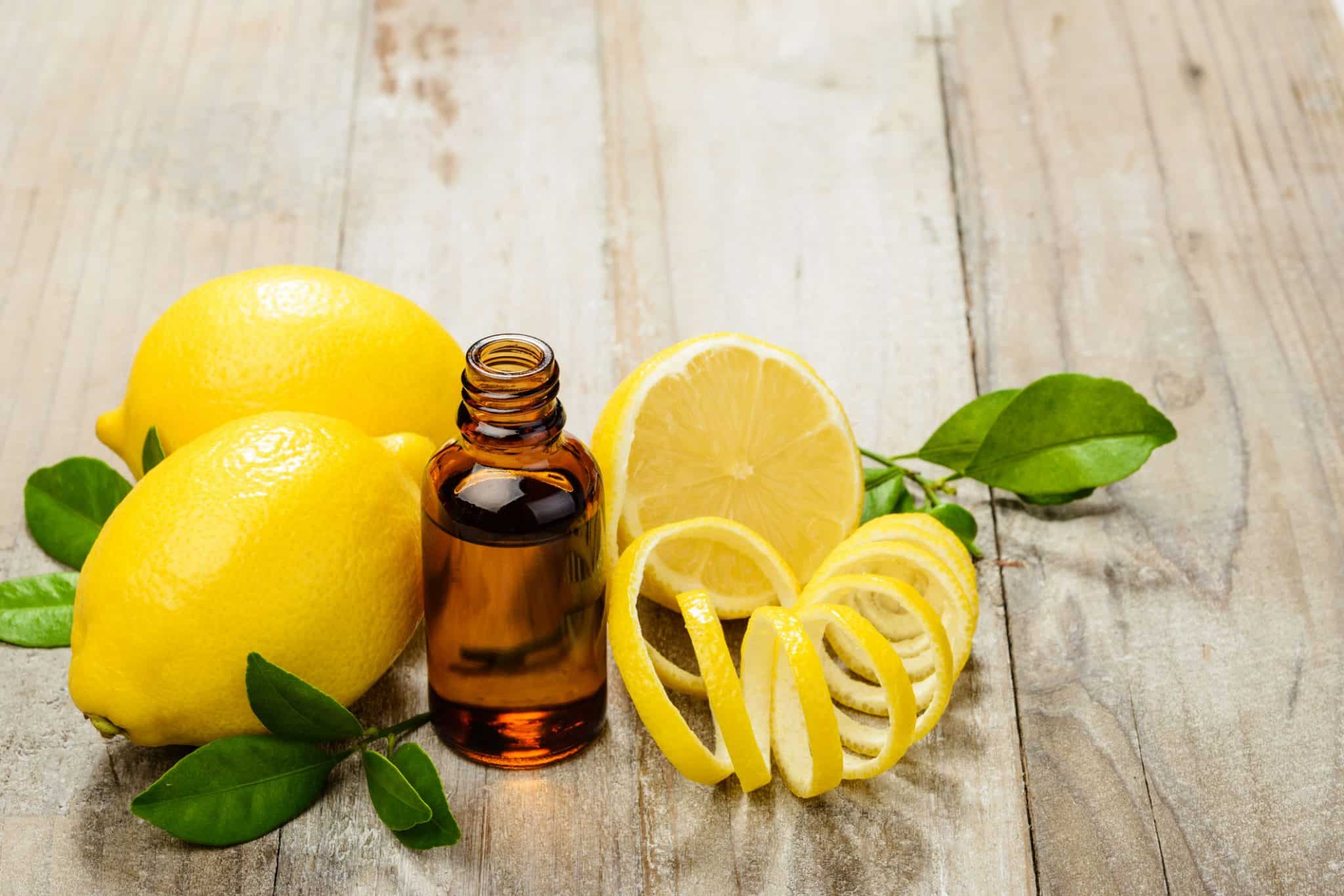Применение масел для похудения. Эфирное масло лимона. Эфирное масло лимонника. Лимоны маслом. Лимонен в косметике.